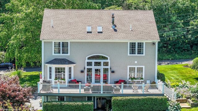 57 Perry Hill Rd, Acushnet, MA 02743