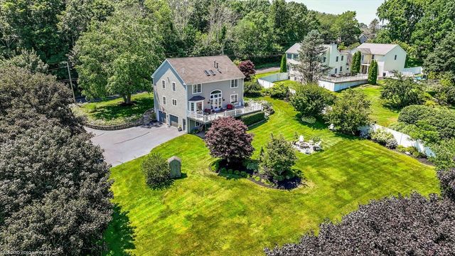 57 Perry Hill Rd, Acushnet, MA 02743