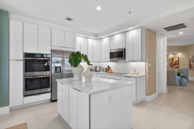 3920 N Flagler Drive 401, West Palm Beach, FL 33407