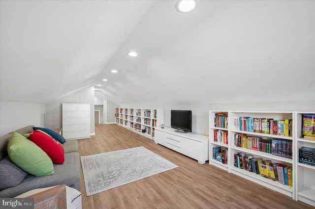 1721 SHERWOOD CIR, Villanova, PA 19085