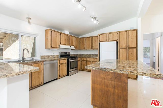 27584 Onyx Lane, Castaic, CA 91384