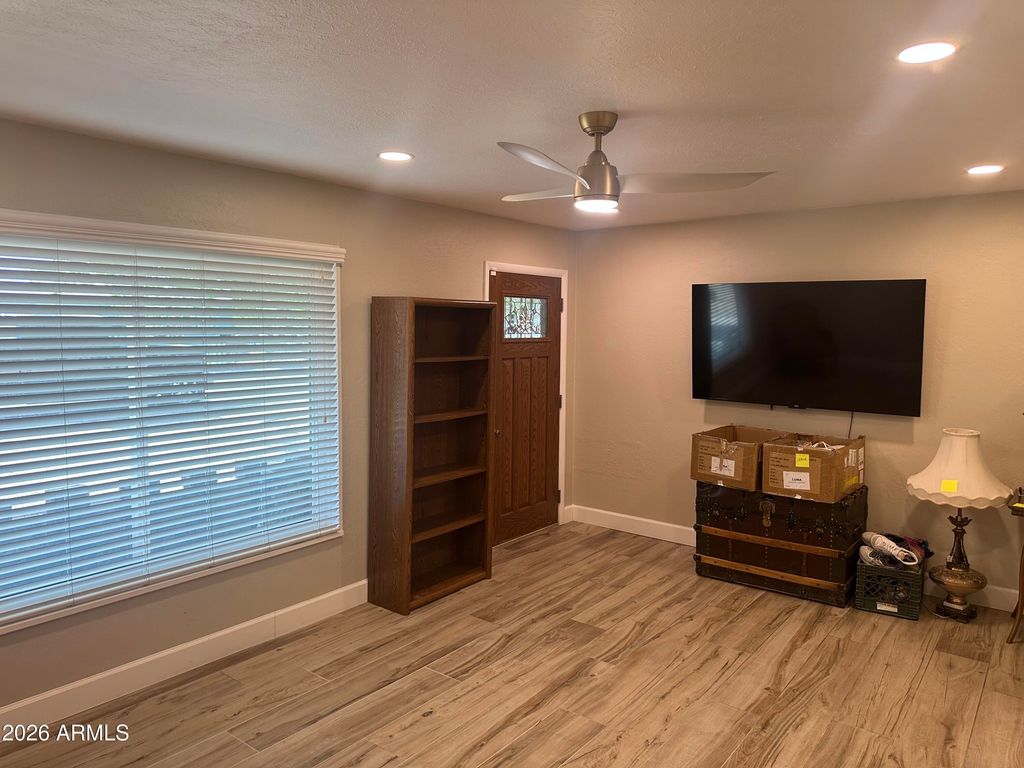 Image 16 of property listing at 2607 N 71ST Place, Scottsdale, AZ 85257