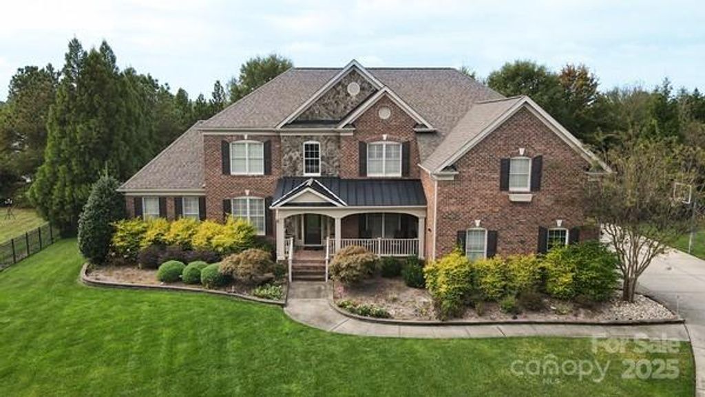 725 Wild Berry Court, Waxhaw, NC 28173