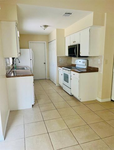 807 Mountbatten Lane, Kissimmee, FL 34758