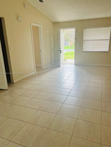 807 Mountbatten Lane, Kissimmee, FL 34758