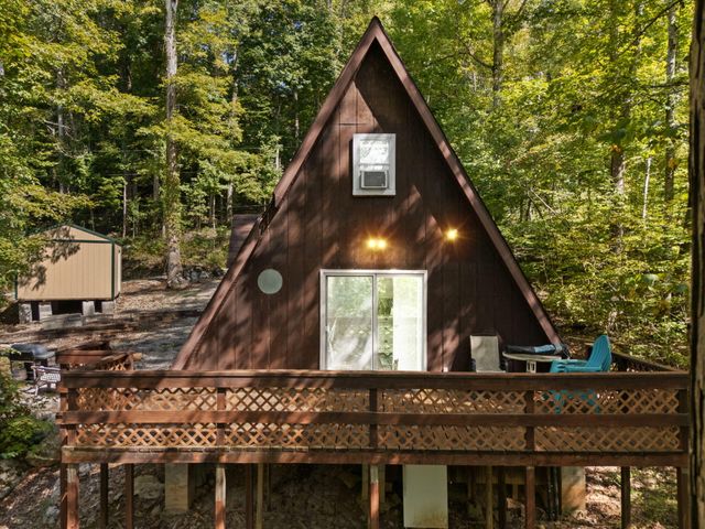 1424 Jasper Lake Drive, Burnside, KY 42519