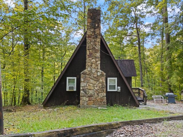 1424 Jasper Lake Drive, Burnside, KY 42519