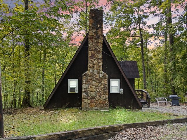 1424 Jasper Lake Drive, Burnside, KY 42519