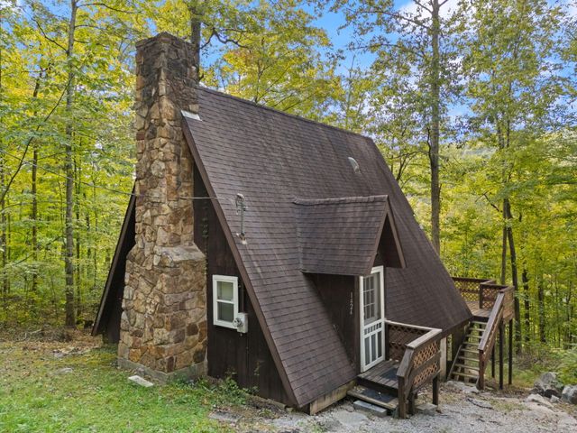 1424 Jasper Lake Drive, Burnside, KY 42519