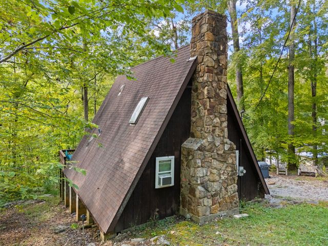 1424 Jasper Lake Drive, Burnside, KY 42519