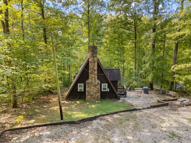 1424 Jasper Lake Drive, Burnside, KY 42519