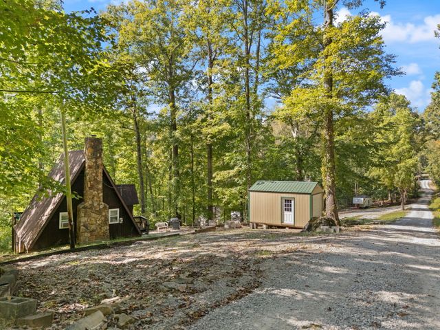 1424 Jasper Lake Drive, Burnside, KY 42519