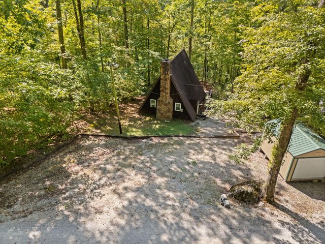 1424 Jasper Lake Drive, Burnside, KY 42519