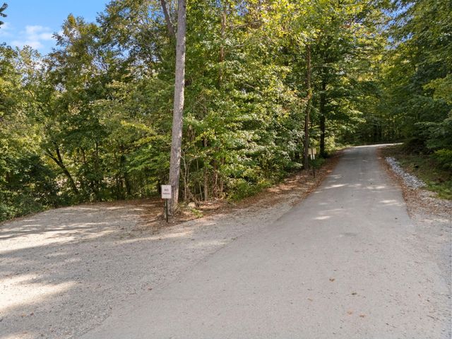 1424 Jasper Lake Drive, Burnside, KY 42519