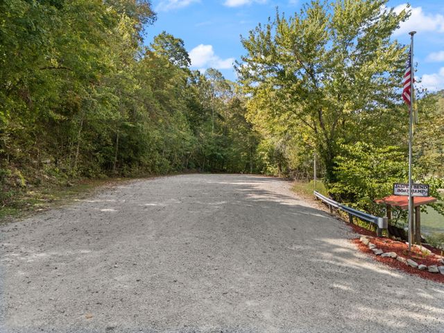 1424 Jasper Lake Drive, Burnside, KY 42519