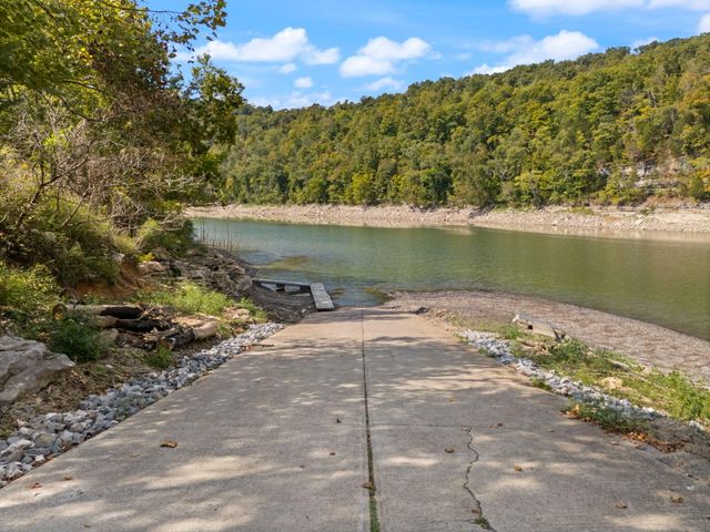 1424 Jasper Lake Drive, Burnside, KY 42519