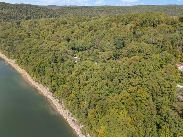 1424 Jasper Lake Drive, Burnside, KY 42519