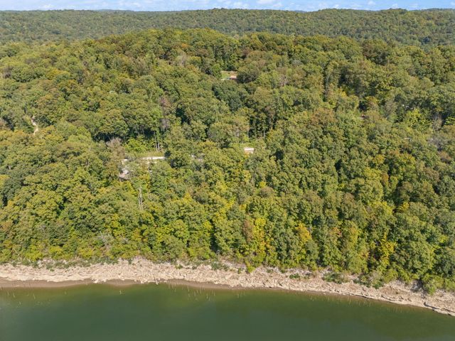 1424 Jasper Lake Drive, Burnside, KY 42519