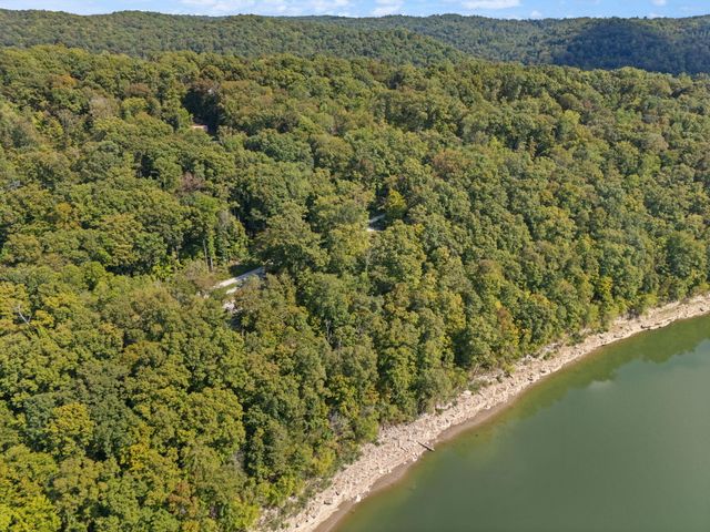 1424 Jasper Lake Drive, Burnside, KY 42519