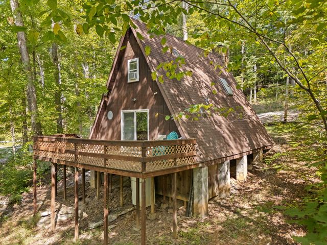 1424 Jasper Lake Drive, Burnside, KY 42519