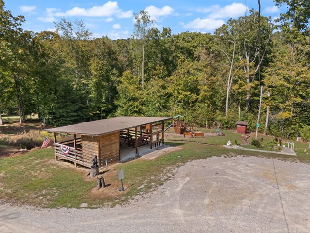 1424 Jasper Lake Drive, Burnside, KY 42519