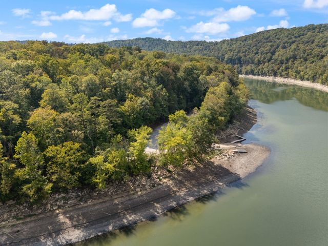 1424 Jasper Lake Drive, Burnside, KY 42519
