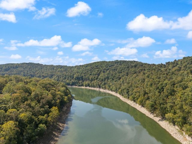 1424 Jasper Lake Drive, Burnside, KY 42519