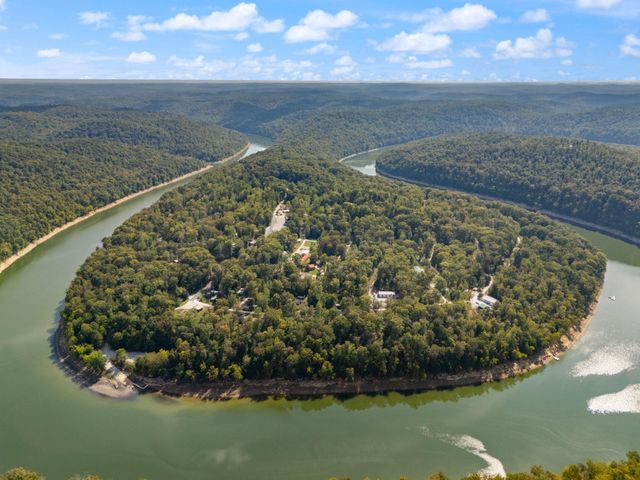 1424 Jasper Lake Drive, Burnside, KY 42519