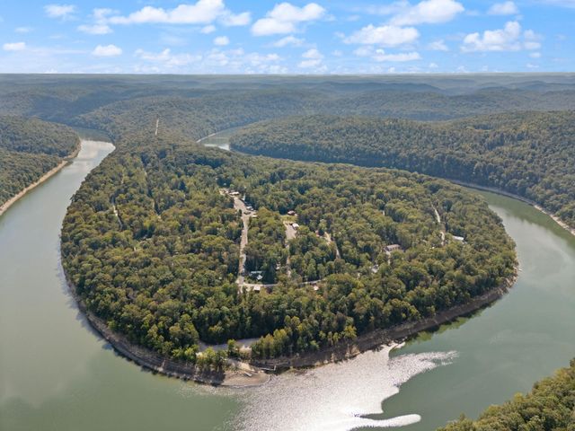 1424 Jasper Lake Drive, Burnside, KY 42519