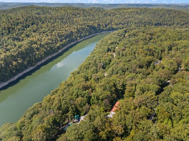 1424 Jasper Lake Drive, Burnside, KY 42519