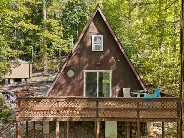 1424 Jasper Lake Drive, Burnside, KY 42519