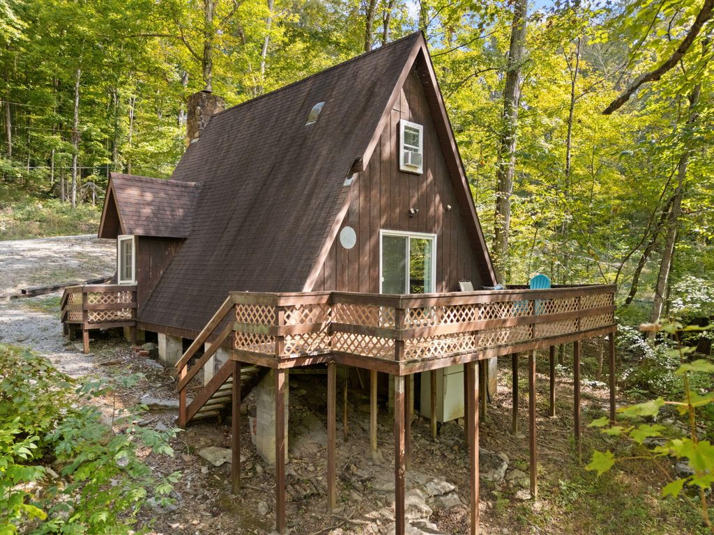 1424 Jasper Lake Drive, Burnside, KY 42519