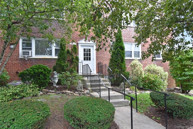 17 Leewood Circle 4R, Eastchester, NY 10709