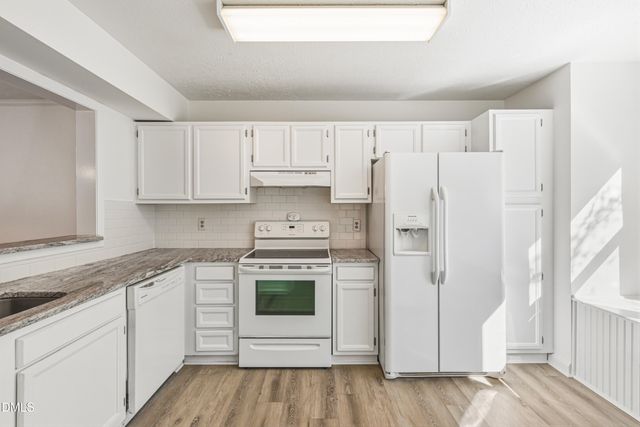 205 Oak Hollow Court, Raleigh, NC 27613