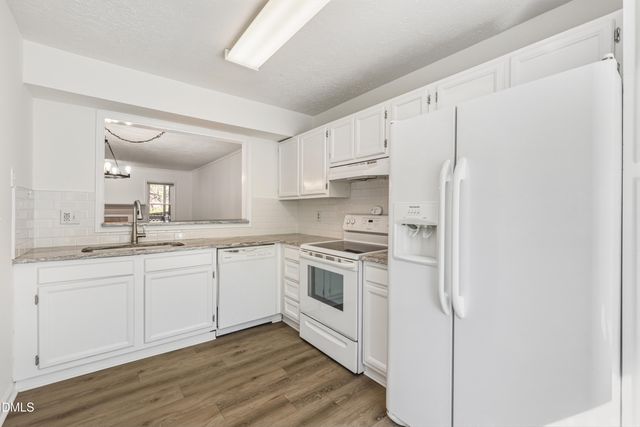 205 Oak Hollow Court, Raleigh, NC 27613