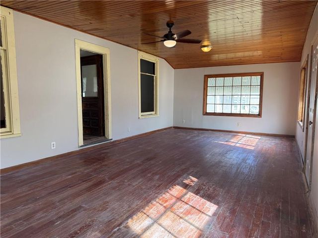 113 W 4th Street, Coffeyville, KS 67337