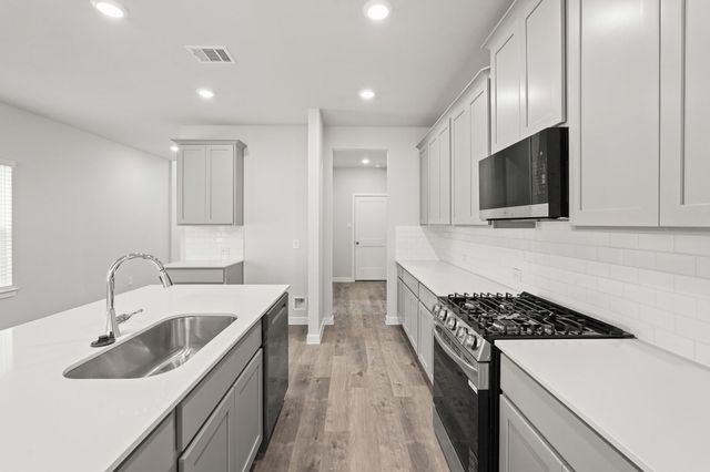 213 Elm Spring Drive, Hockley, TX 77447