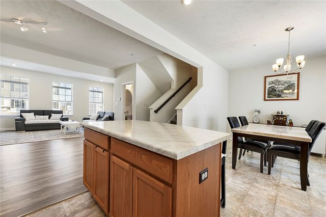 30 Hawthorne Dr, Chartiers, PA 15301