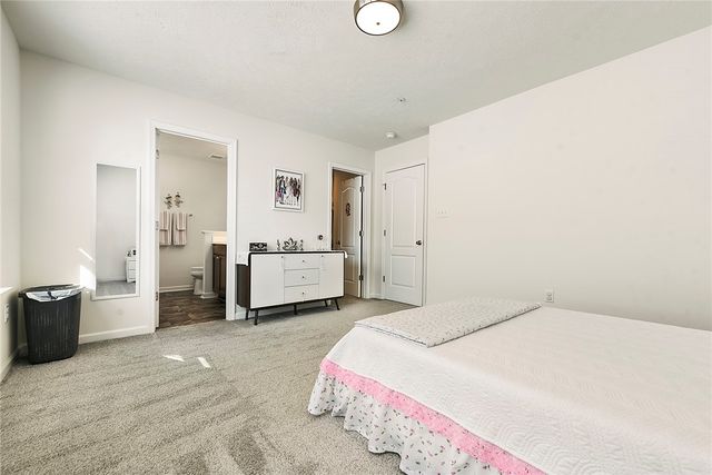 30 Hawthorne Dr, Chartiers, PA 15301