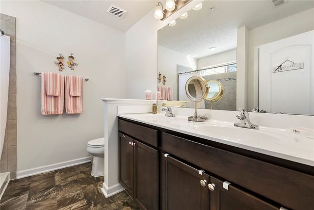 30 Hawthorne Dr, Chartiers, PA 15301