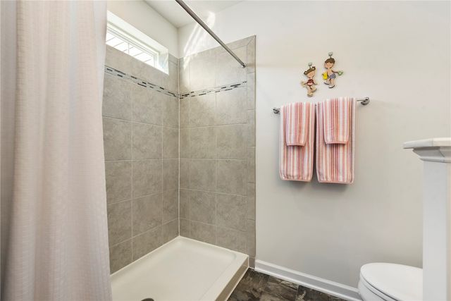 30 Hawthorne Dr, Chartiers, PA 15301