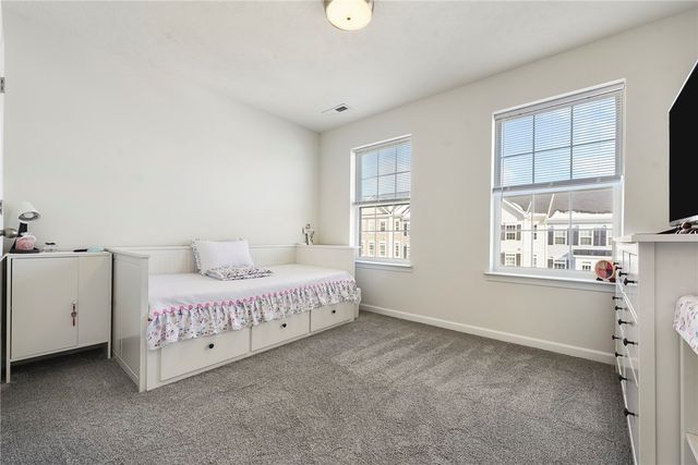 30 Hawthorne Dr, Chartiers, PA 15301