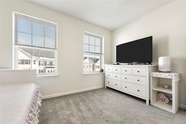 30 Hawthorne Dr, Chartiers, PA 15301