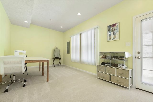 30 Hawthorne Dr, Chartiers, PA 15301