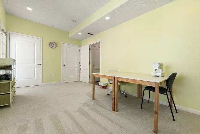 30 Hawthorne Dr, Chartiers, PA 15301