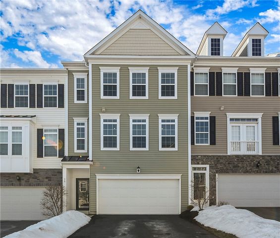 30 Hawthorne Dr, Chartiers, PA 15301