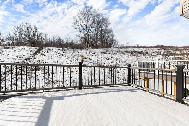 30 Hawthorne Dr, Chartiers, PA 15301