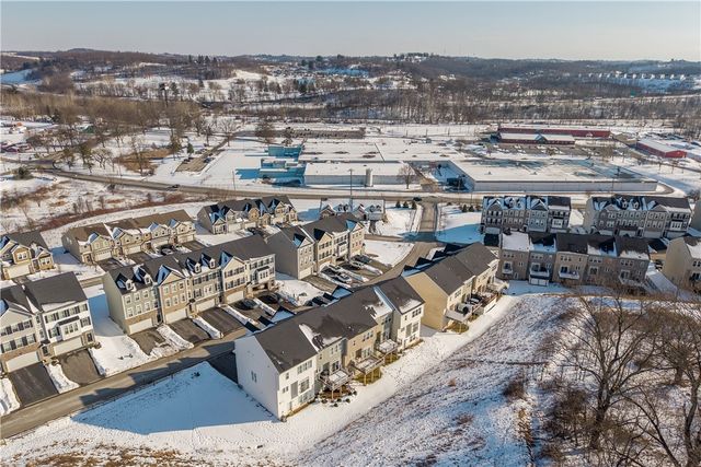 30 Hawthorne Dr, Chartiers, PA 15301