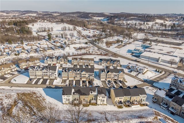 30 Hawthorne Dr, Chartiers, PA 15301