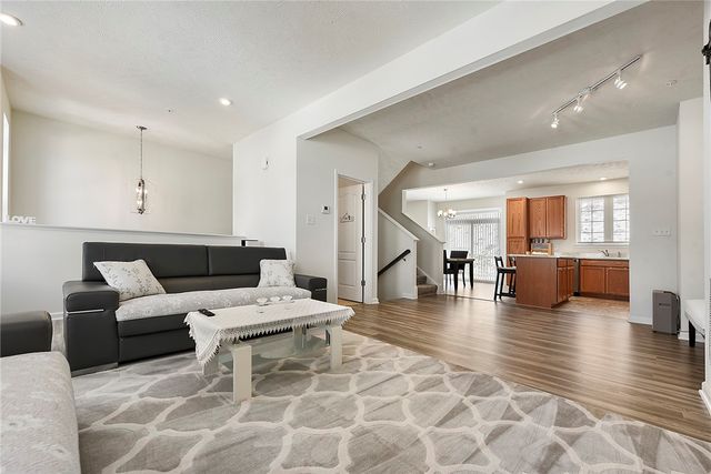 30 Hawthorne Dr, Chartiers, PA 15301